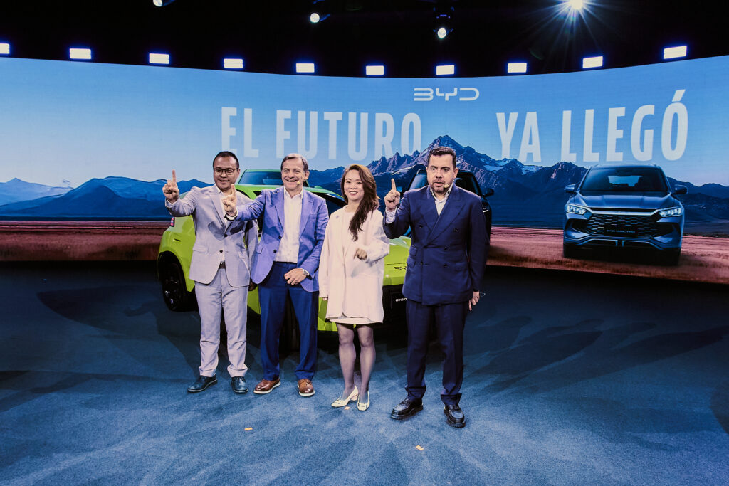Stephen Deng, Bernardo Fernández Paz, Audrey Li y José Miranda