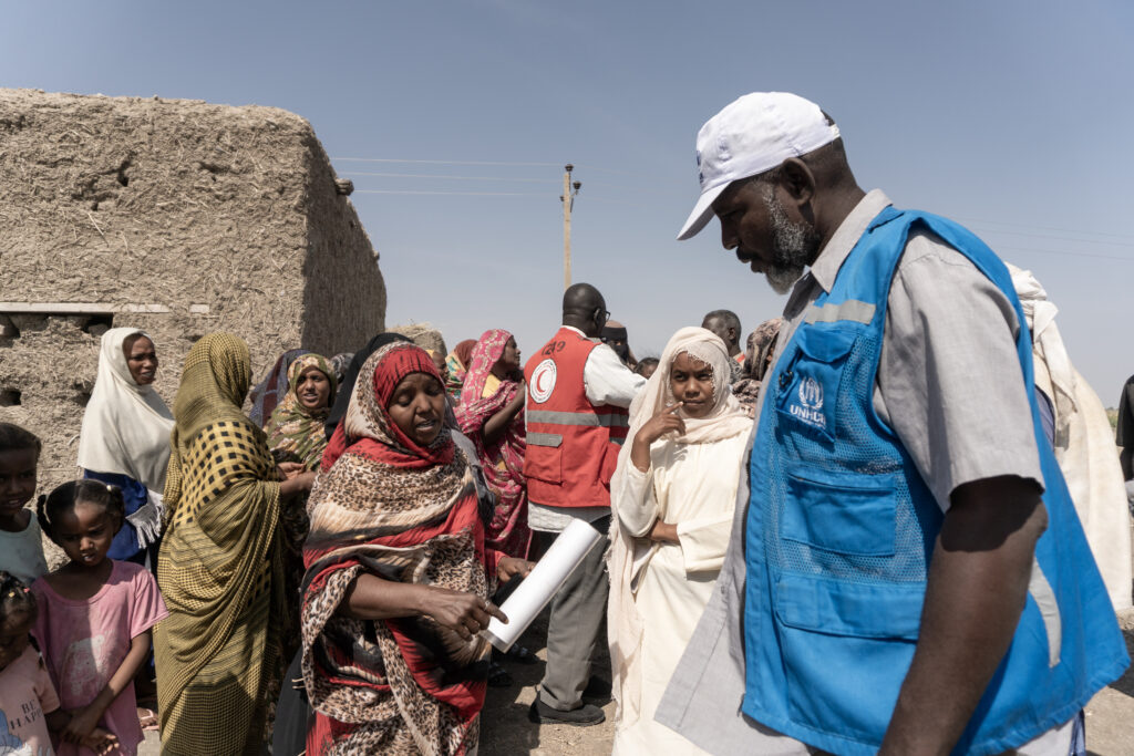 Sudan. Internally displaced families in Ad Dweim, White Nile State receive non-food items